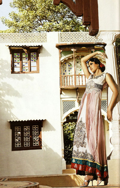 white shalwar salwar kameez dresses by pakistani designers,offwhite designer dress
