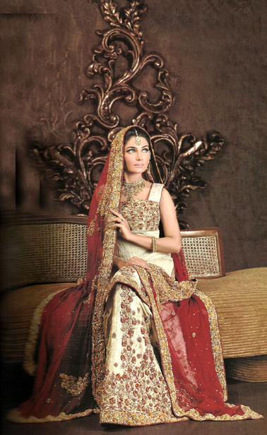 pakistani bridal gharara,traditional bridal gharara,indian bridal gharara,offwhite bridal gharara bridal wear