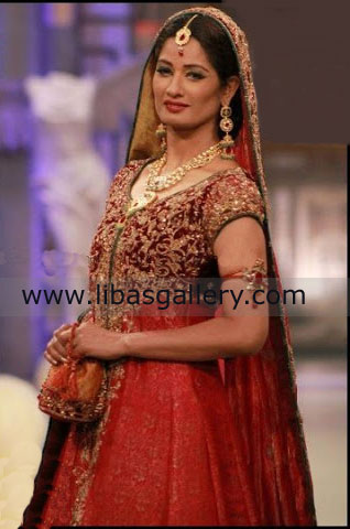 Upsdell Red Albina Lehenga
