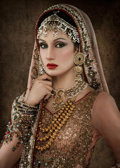 Asian Beautiful Bride Wearing Heavy Designer wedding Jewellery set on nikah barat day UK USA Dubai Saudi Arabia