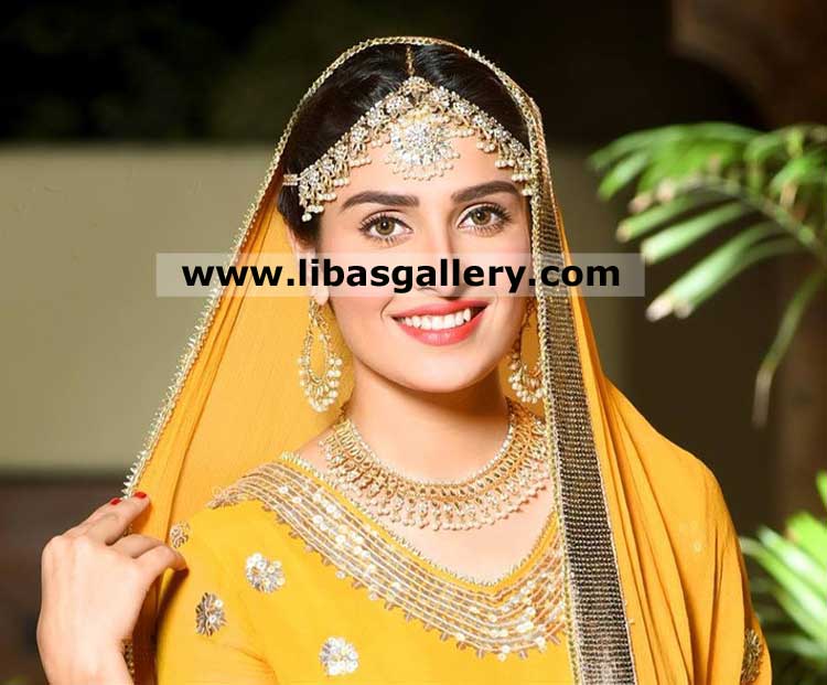 ayeza khan pretty actress smiling in latest amazing bridal jewelry set necklace earrings and head pc worldwide delivery uk usa canada