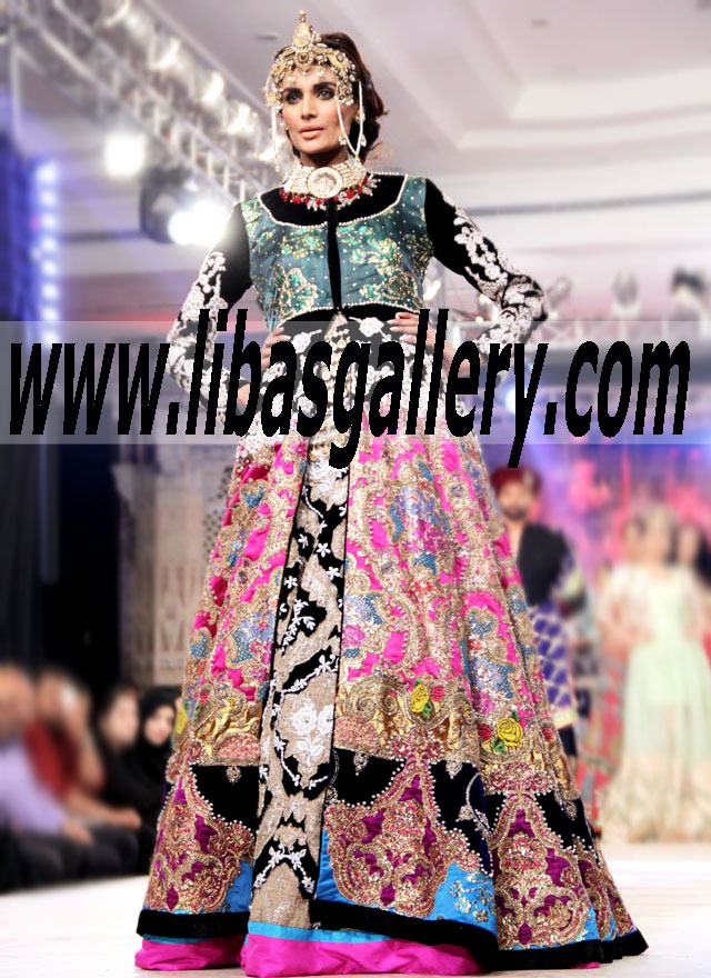 A classic long sleeve wedding Gown dress