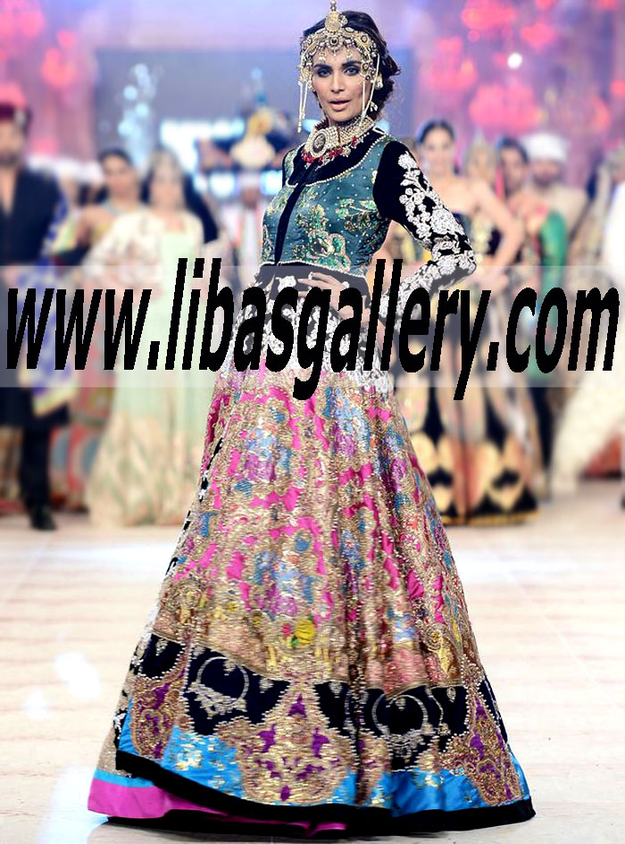 A classic long sleeve wedding Gown dress