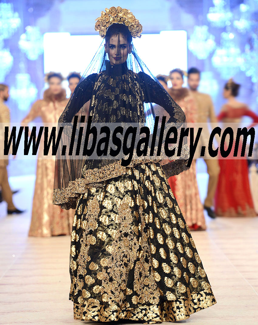 Ravishing design of this alluring bridal dress will have you looking like an exotic diva