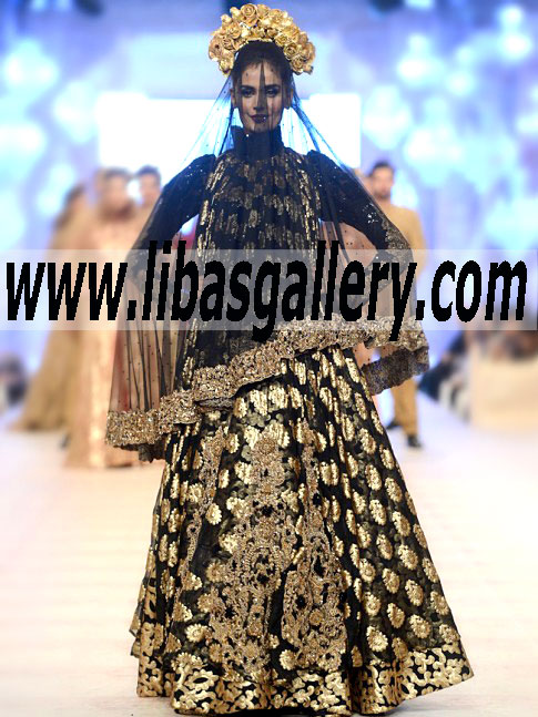 Ravishing design of this alluring bridal dress will have you looking like an exotic diva