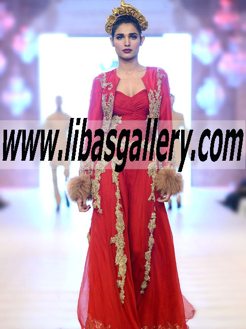 Spice up your never ending beauty with this miraculous Fire Engine Red color Chiffon Gown