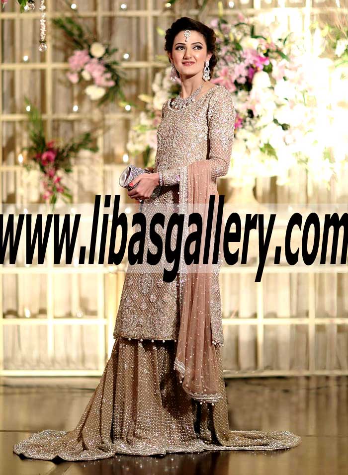 Exquisite Wedding Lehenga Dress with Delicate Embellishments for Dulhan 