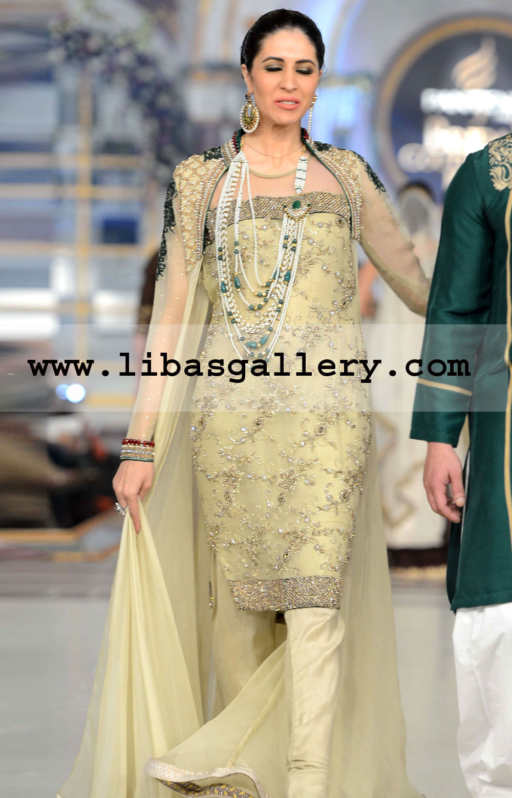 High-fashion vintage inspired party Wear