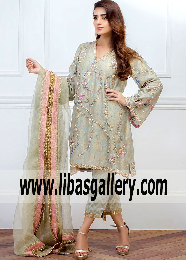 Trendy Cambridge Blue Lily