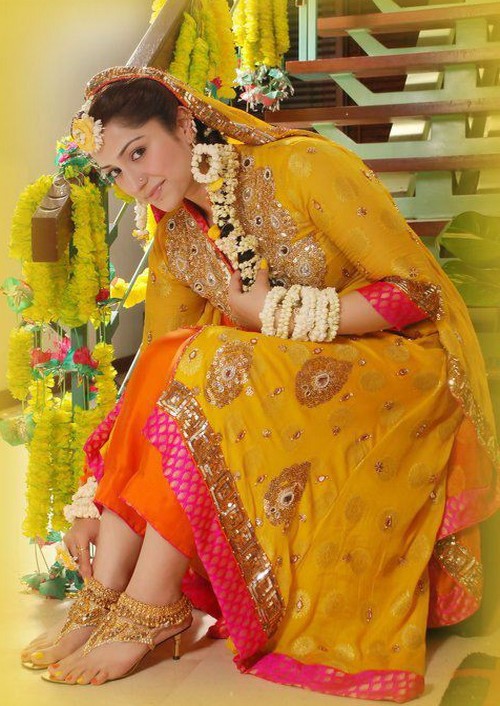 Nomi Ansari Bridal Anarkali Collection 2013-2014, Latest Anarkali Style with Chooridar Pajama Online for Mehndi Mayon Nomi Ansari new Anarkali style at Pantene Bridal Couture Week 2014 #PBCW2014