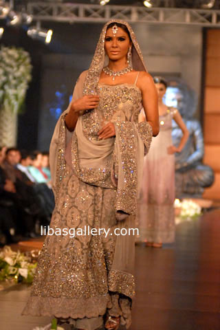 Vera Wang wedding dresses,vera wang party outfits,party outfits dresses in pakistan india new arrivals